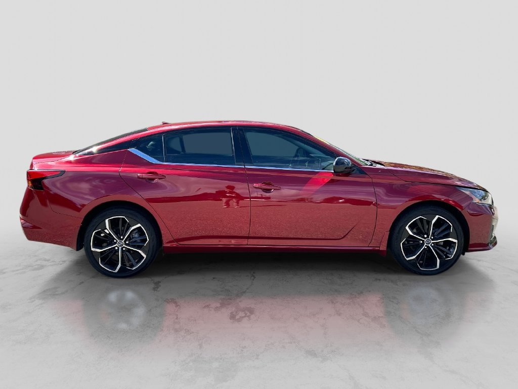Used 2024 Red Nissan 2.5 SR image 6