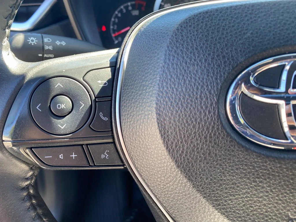 Used 2022  Toyota SE image 22