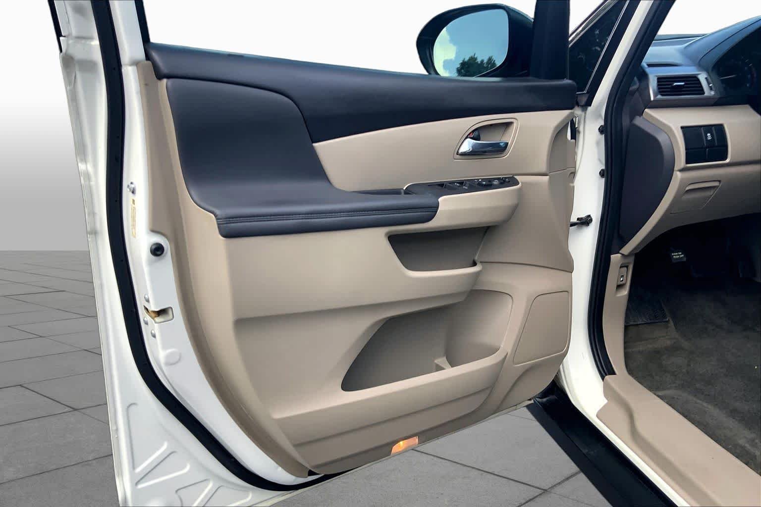 Used 2017 White Diamond Pearl Honda LX image 20