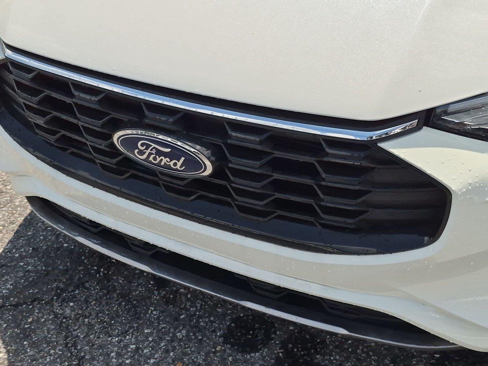 Used 2024 Star White Metallic Tri-Coat Ford ST-Line image 14