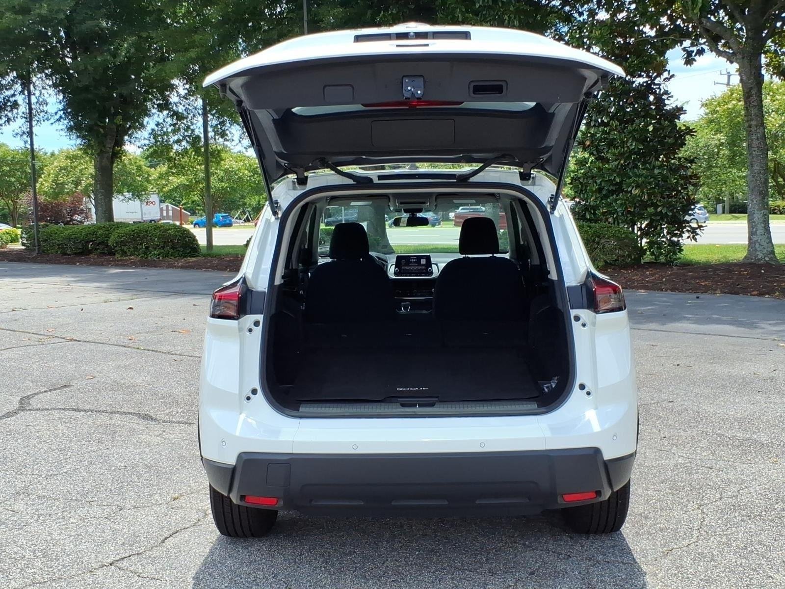 Used 2024 Glacier White Nissan S image 23