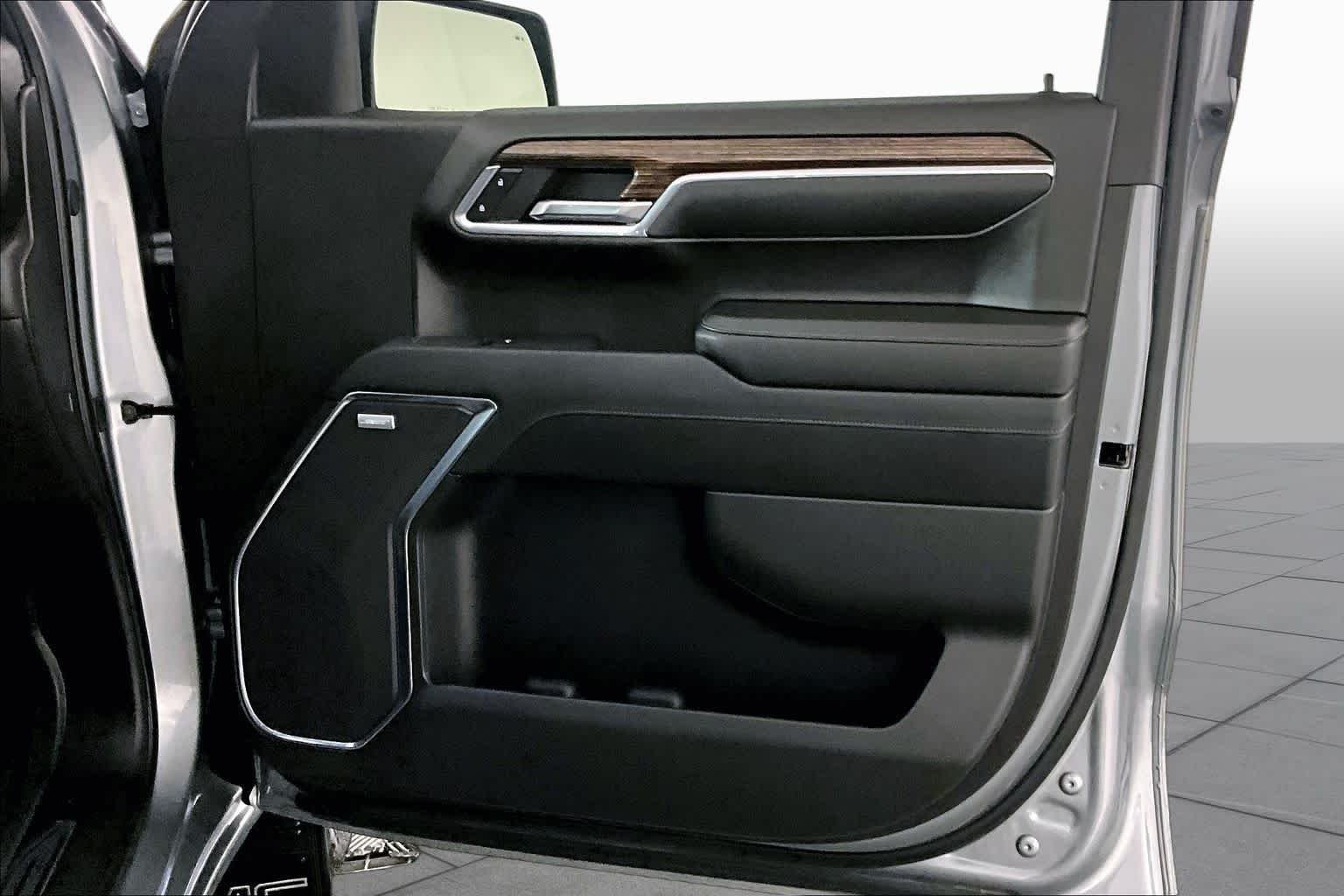 Used 2024 Sterling Metallic GMC Elevation image 22