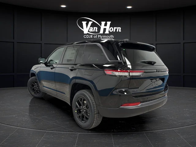 New 2026 Diamond Black Crystal Pearl-Coat Exterior Paint Jeep Altitude image 5