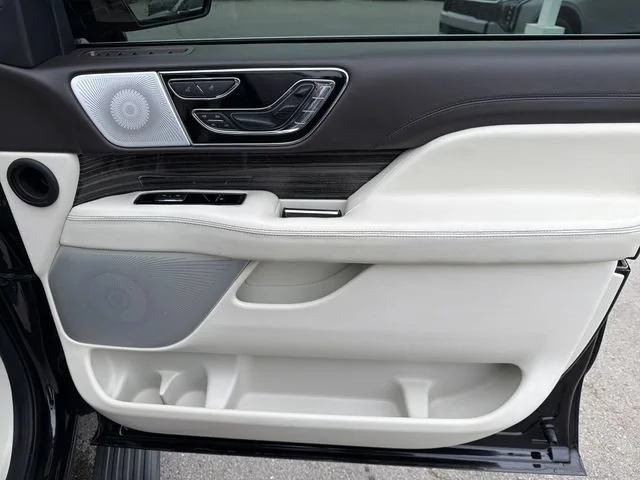 Used 2024  Lincoln Black Label image 24