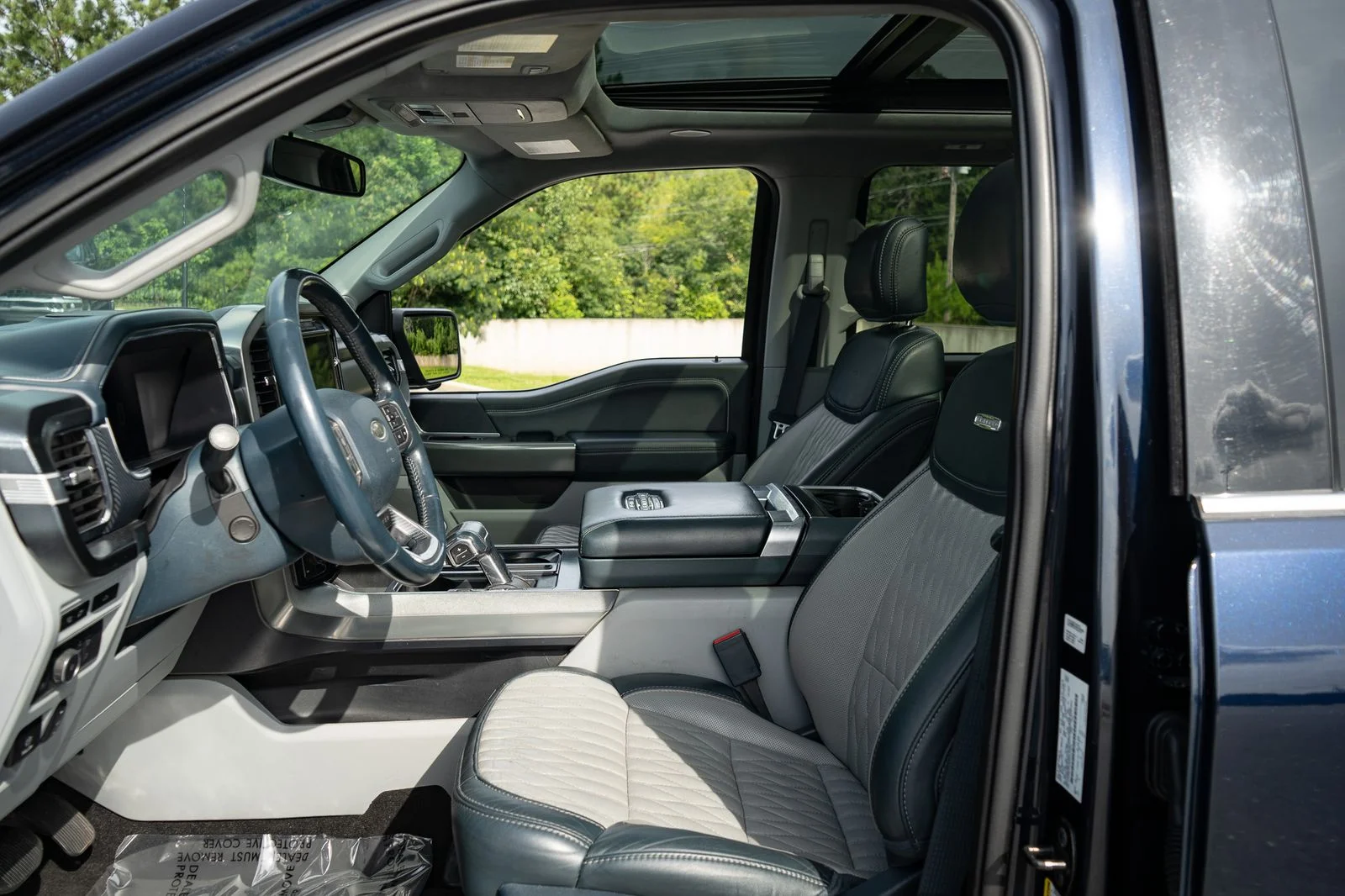 Used 2023 Blue Ford Limited image 14
