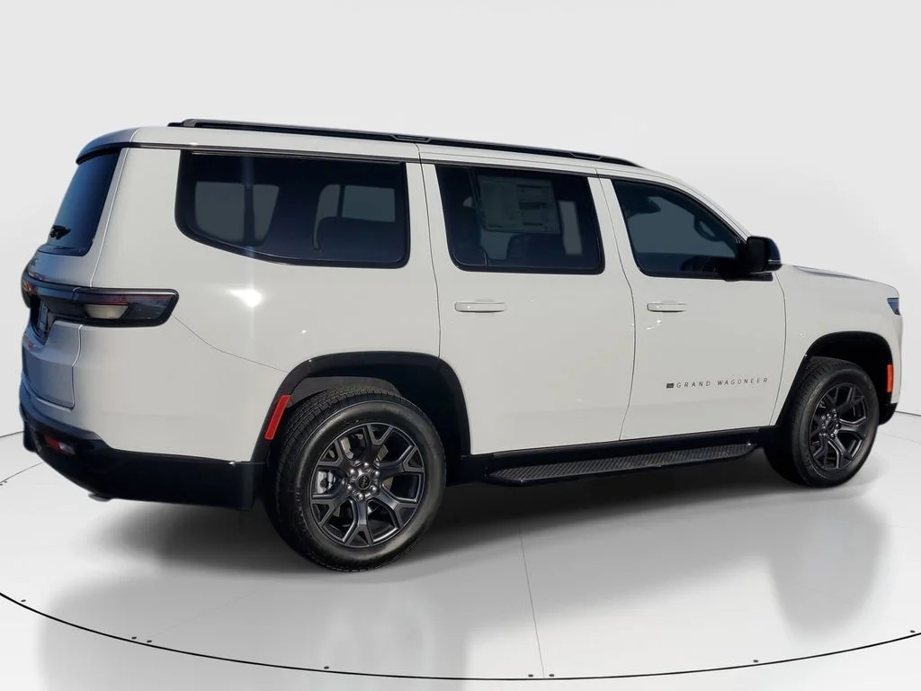 New 2026 Bright White Clear-Coat Exterior Paint Jeep Limited Altitude image 2