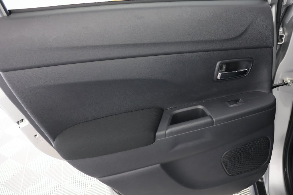 Used 2024  Mitsubishi 2.0 ES image 23