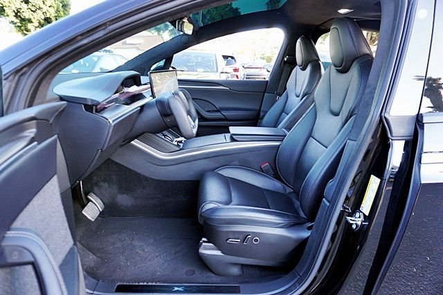 Used 2022 Black Tesla Plaid image 18