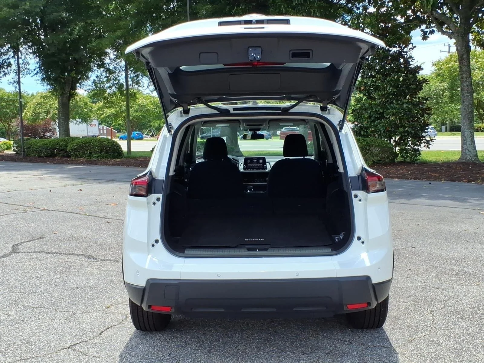 Used 2024 Glacier White Nissan S image 23