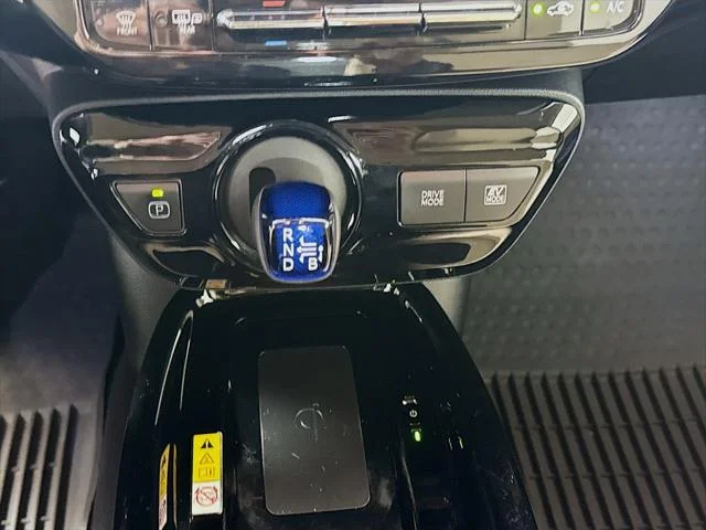 Certified Used 2022 WIND CHILL PEARL Toyota  image 18