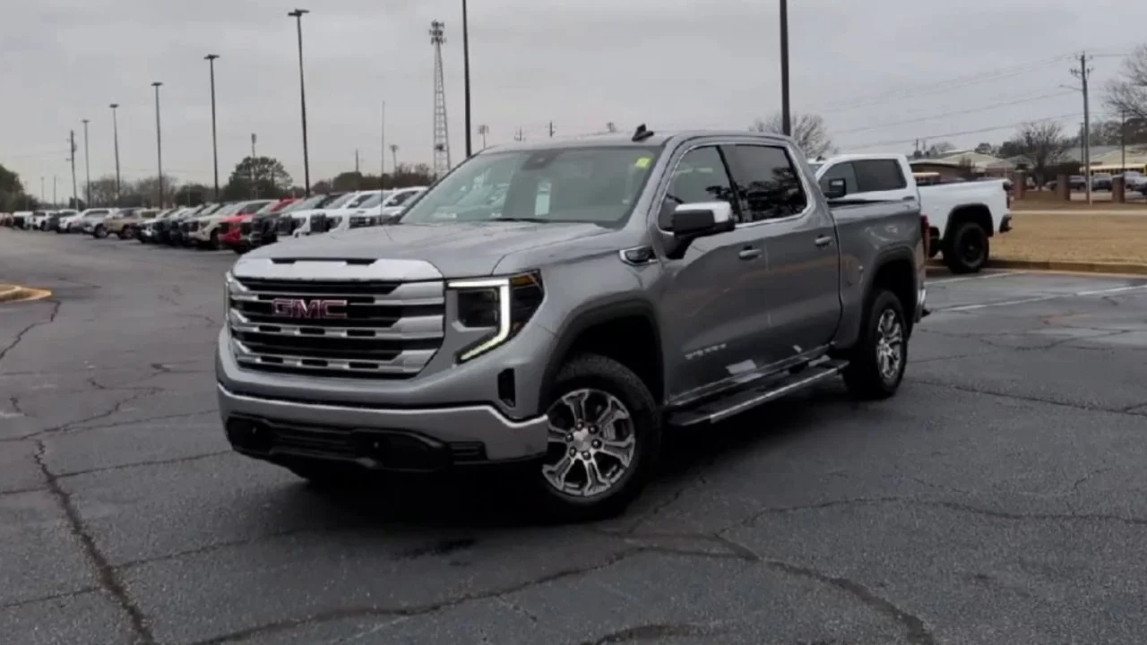 New 2026 Sterling Metallic GMC SLE image 4