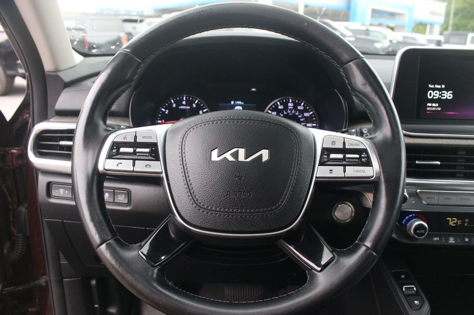 Used 2022 Red Kia EX image 17
