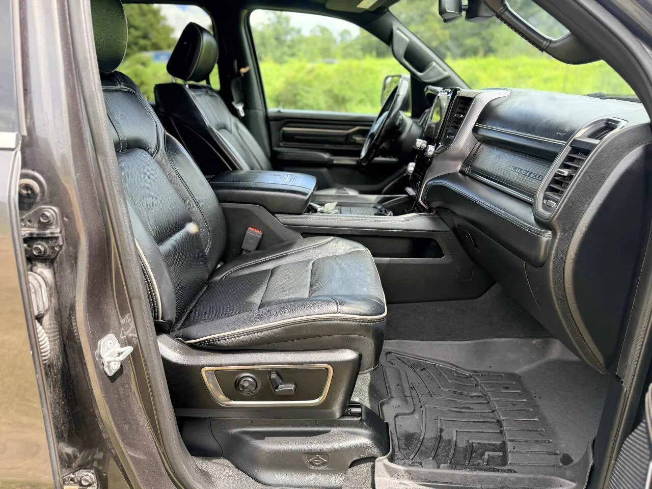 Used 2019 Silver RAM Limited 4x4 4dr Crew Cab 5.6 ft. SB Pickup image 28