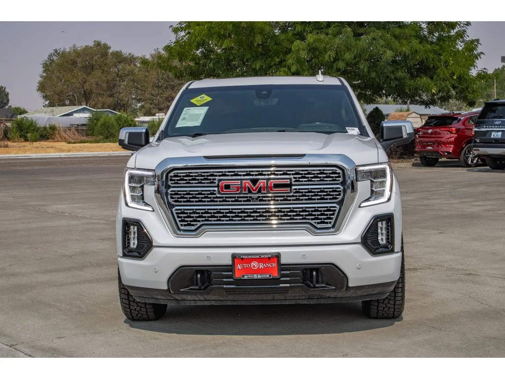 Used 2021 White Frost Tricoat GMC Denali image 3