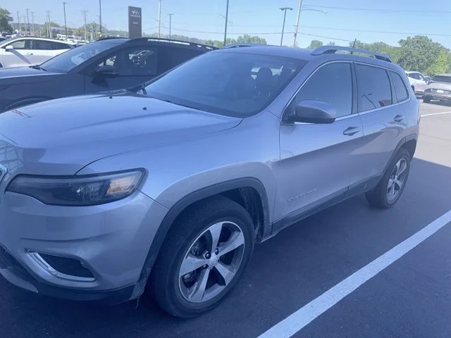 Used 2019 Silver Jeep Limited image 2
