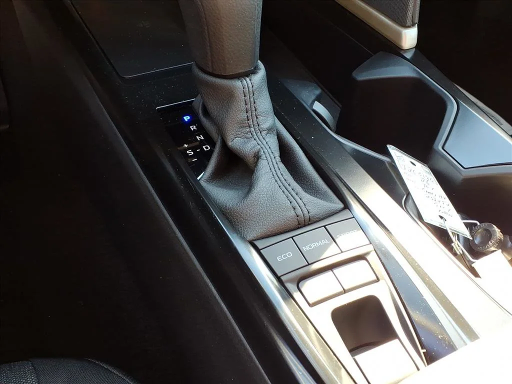 2026 Toyota Camry LE - Photo 9
