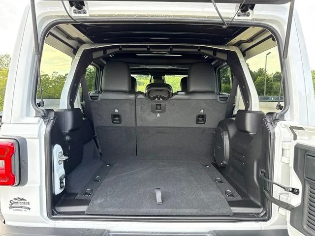New 2026 Bright White Clearcoat Jeep Rubicon X image 29