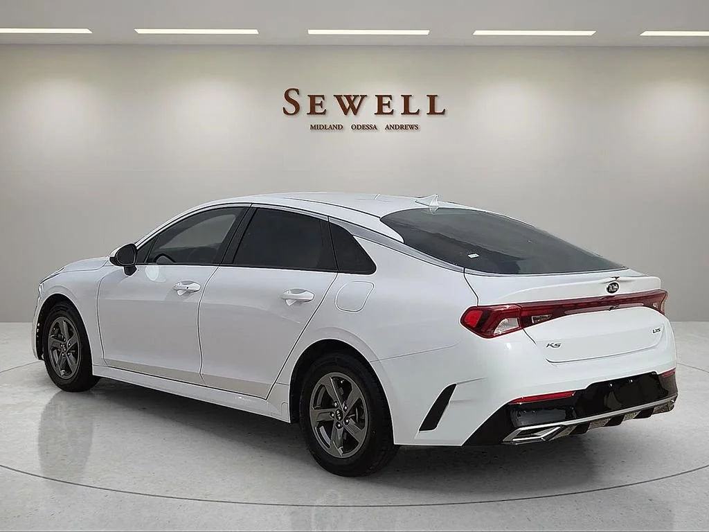 Used 2021 White Kia LXS image 3