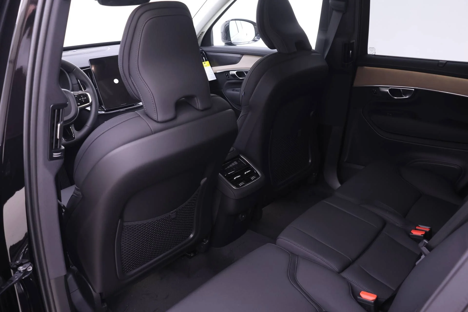 New 2027  Volvo B6 Plus 7-Seater image 13