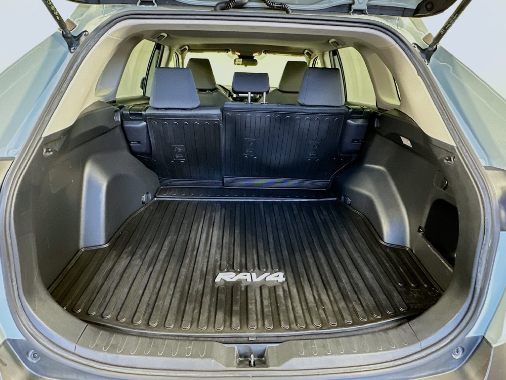 Used 2019  Toyota XLE image 26