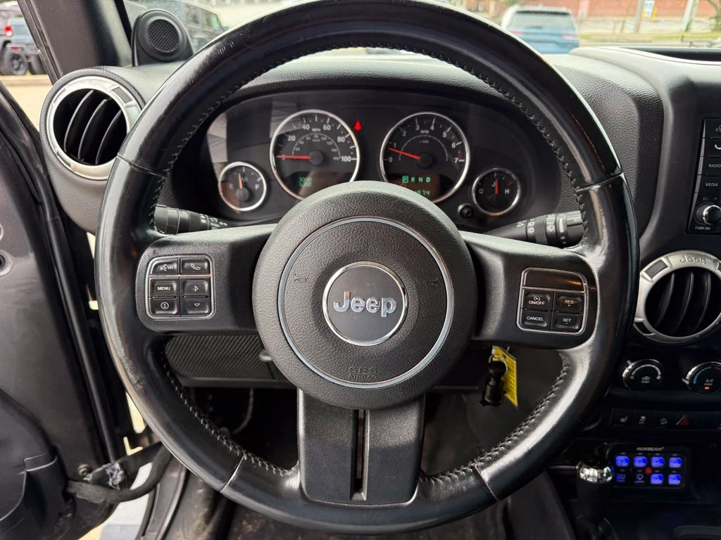 Used 2014 Gray Jeep Unlimited Sahara image 14