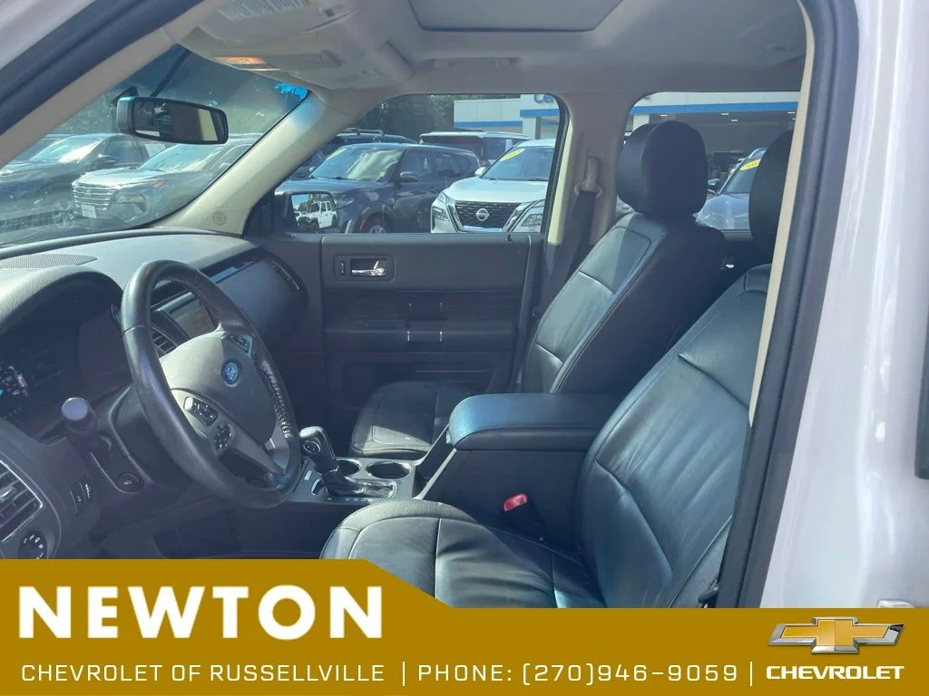 Used 2018 White Platinum Clearcoat Metallic Ford SEL image 4