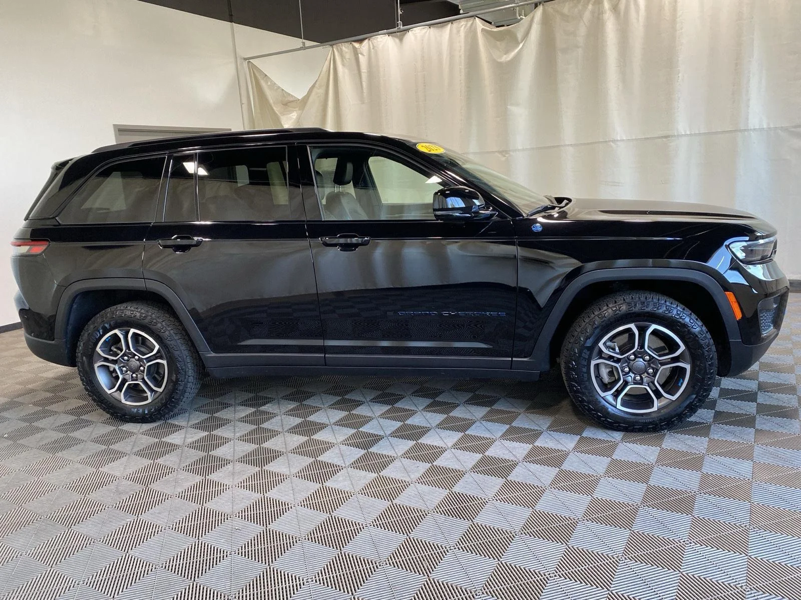 Used 2023 Diamond Black Crystal Pearlcoa Jeep Trailhawk 4xe image 8