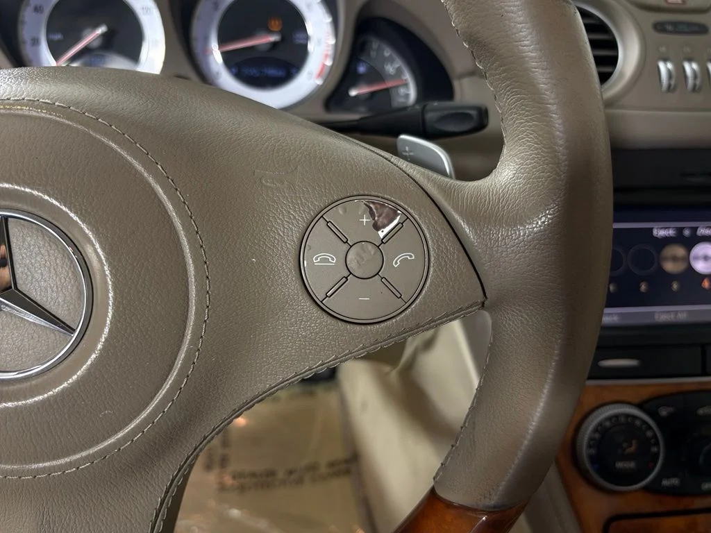 Used 2009 Diamond White Metallic Mercedes-Benz SL 550 image 17