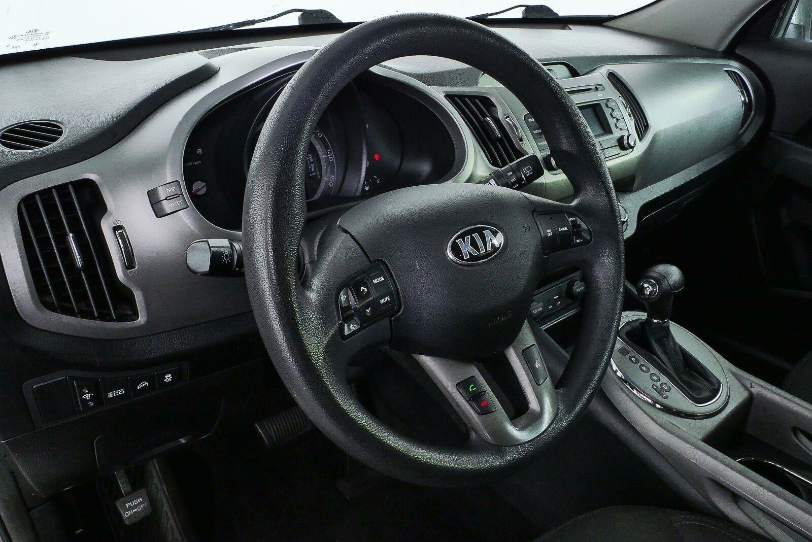 Used 2016 Mineral Silver Kia LX image 12