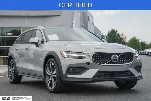 2025 Volvo V60 Cross Country B5 Plus AWD's photo