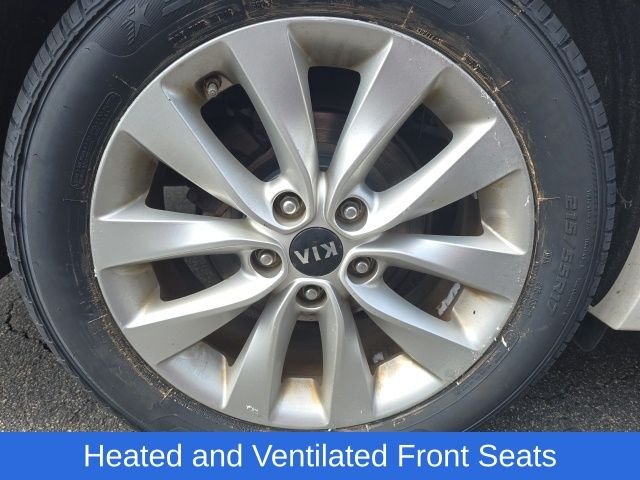 Used 2018 White Kia EX image 7