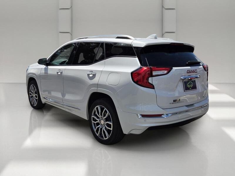 Used 2022 White Frost GMC AWD 4DR DENALI image 3