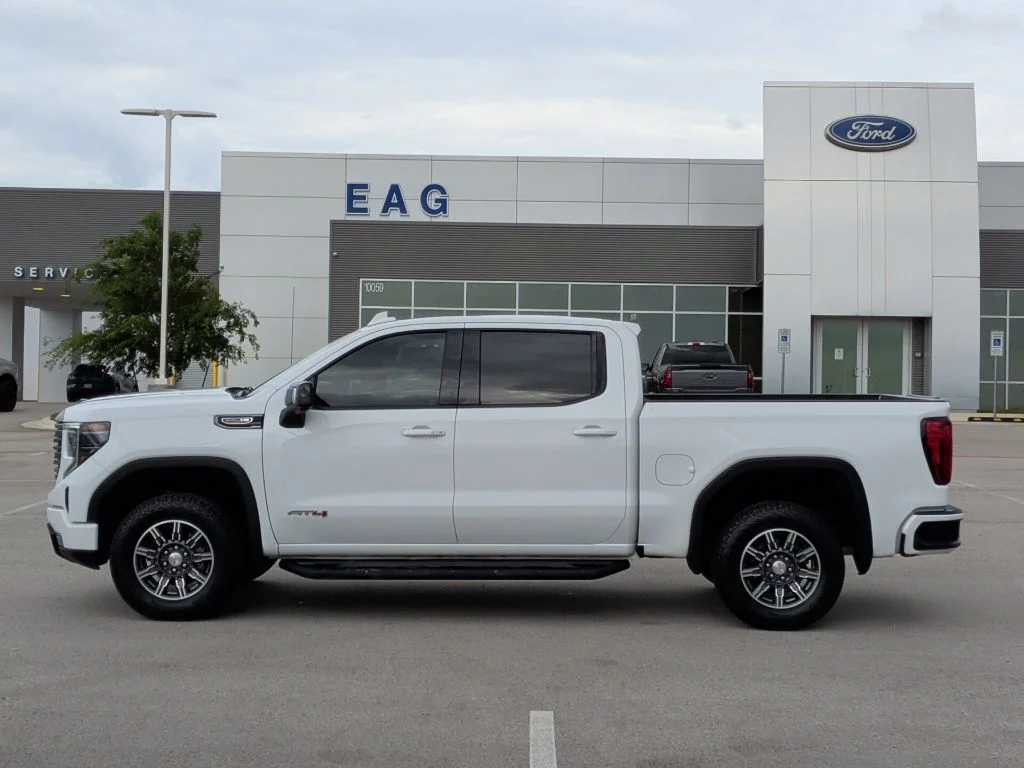 Used 2024 White GMC AT4 image 4