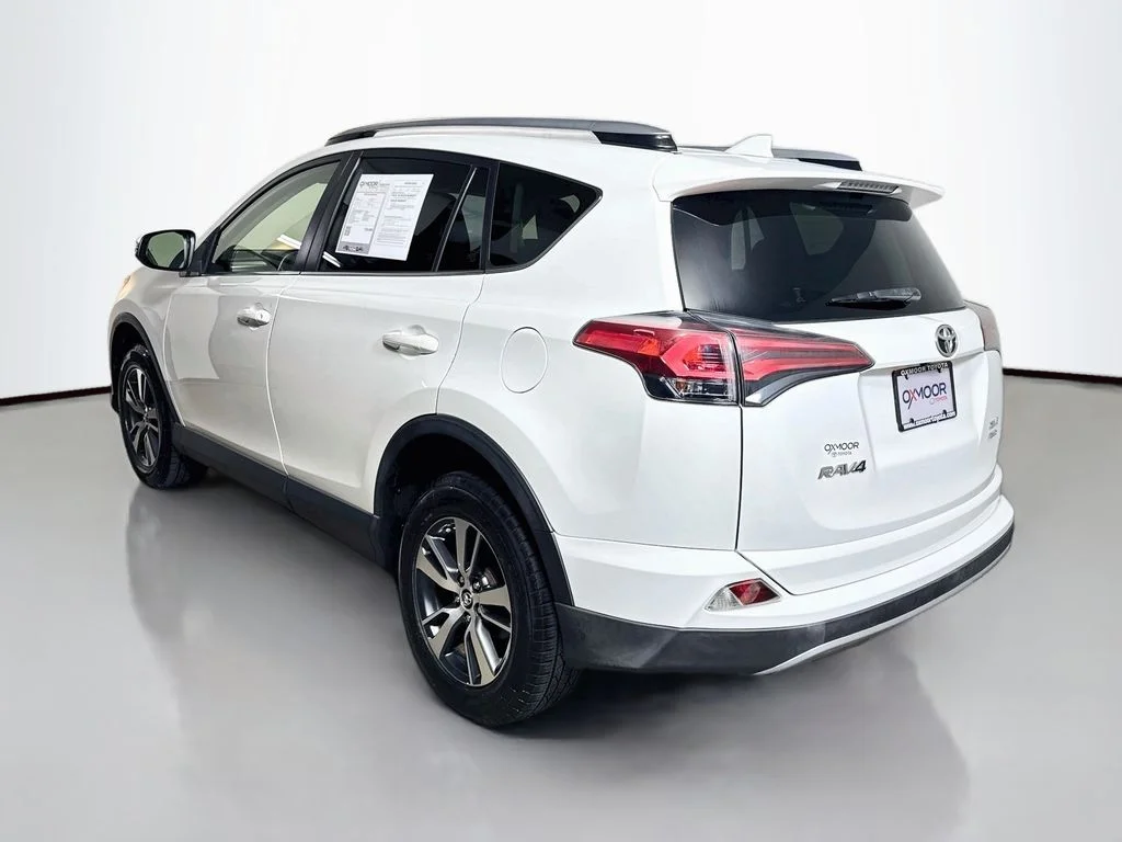Certified Used 2018 Super White Toyota XLE image 5