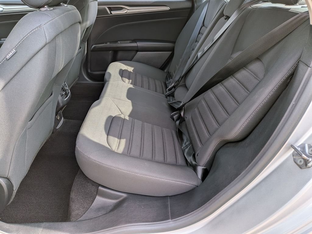 Used 2019 Silver Ford SE image 28