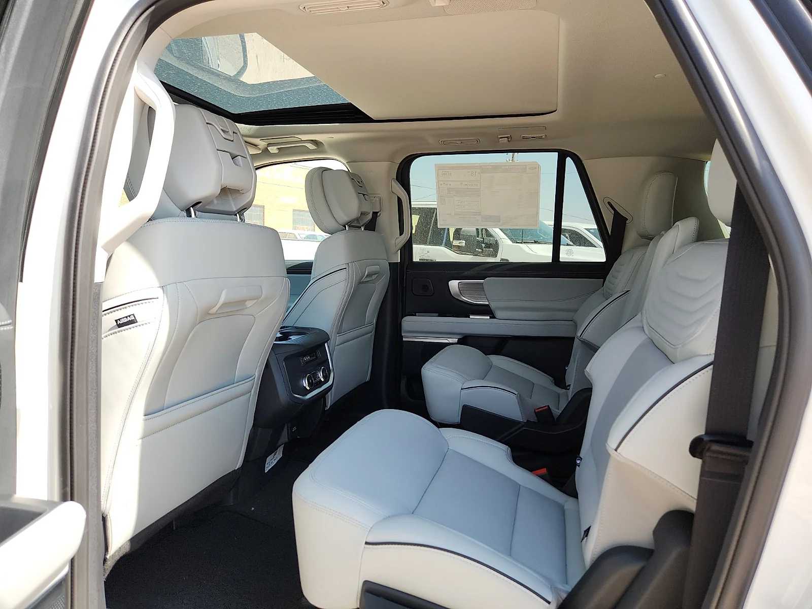 New 2027 Star White Metallic Tri-Coat Ford Platinum image 18