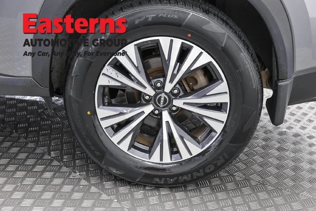Used 2023 Gray Nissan SV image 33