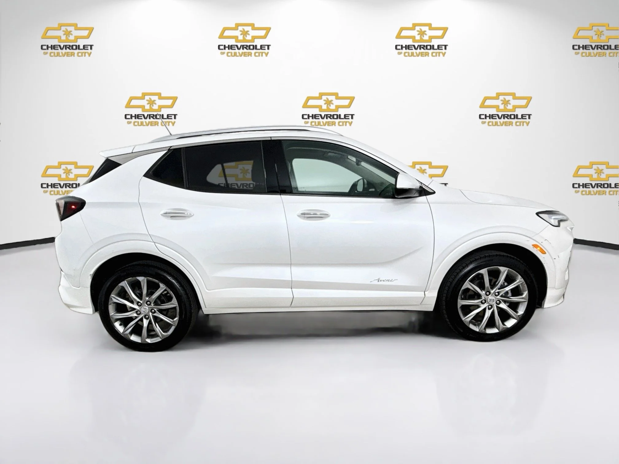 Used 2024 White Frost Tricoat Buick Avenir image 9
