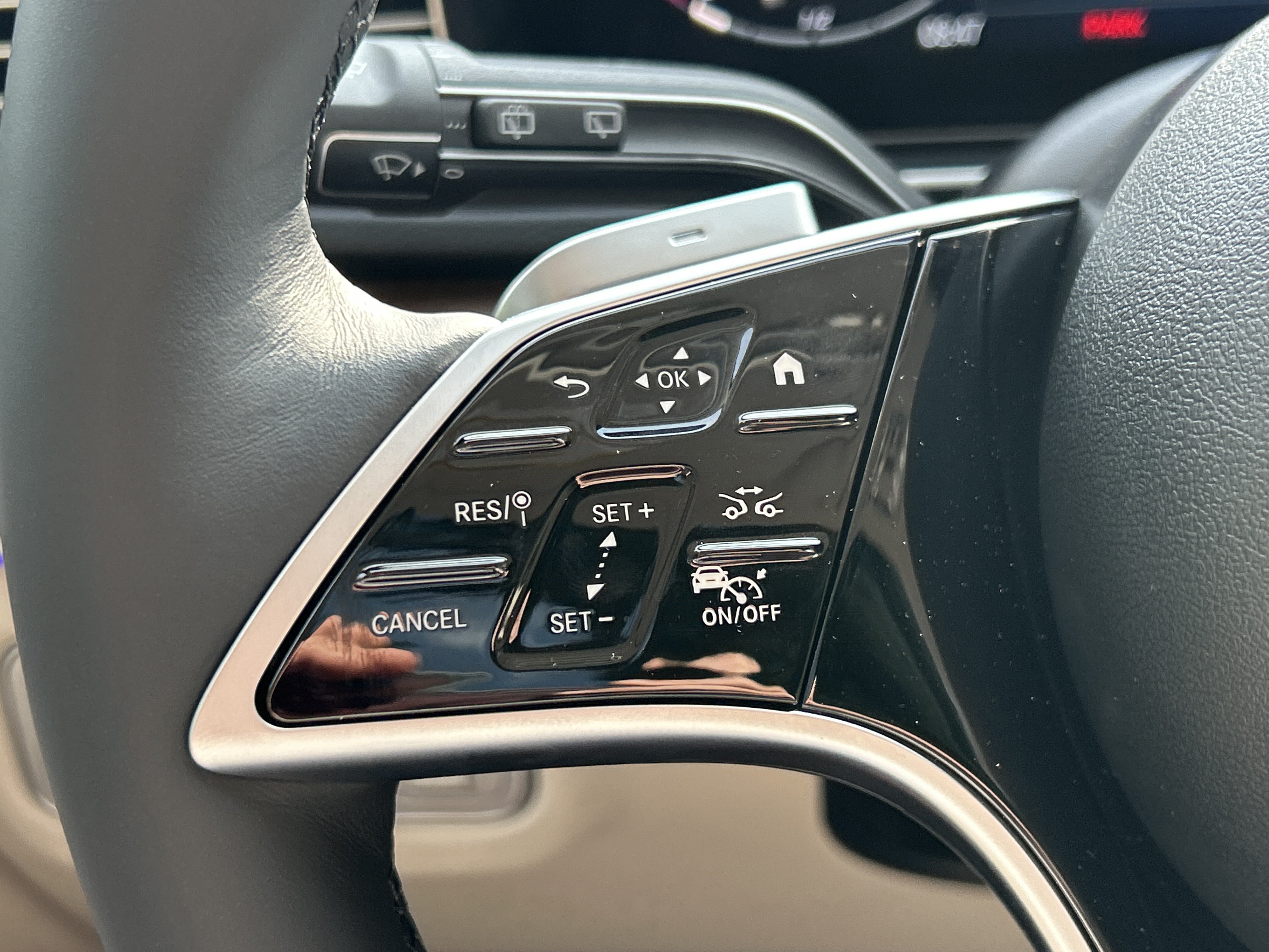 New 2026 MANUFAKTUR Moonlight White Metallic Mercedes-Benz GLE 350 4MATIC® SUV image 24