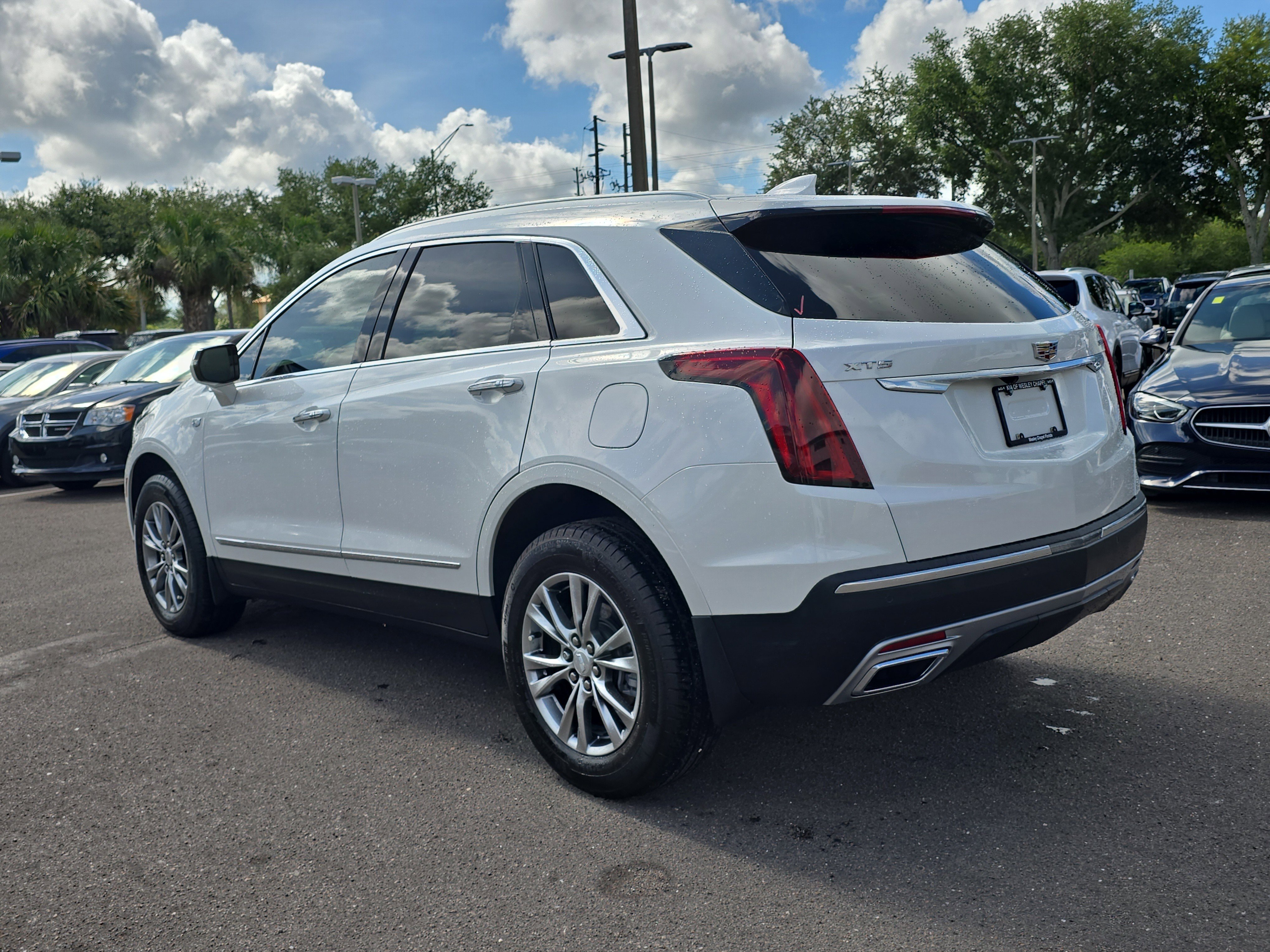 Used 2022 Crystal White Tricoat Cadillac FWD Premium Luxury image 6