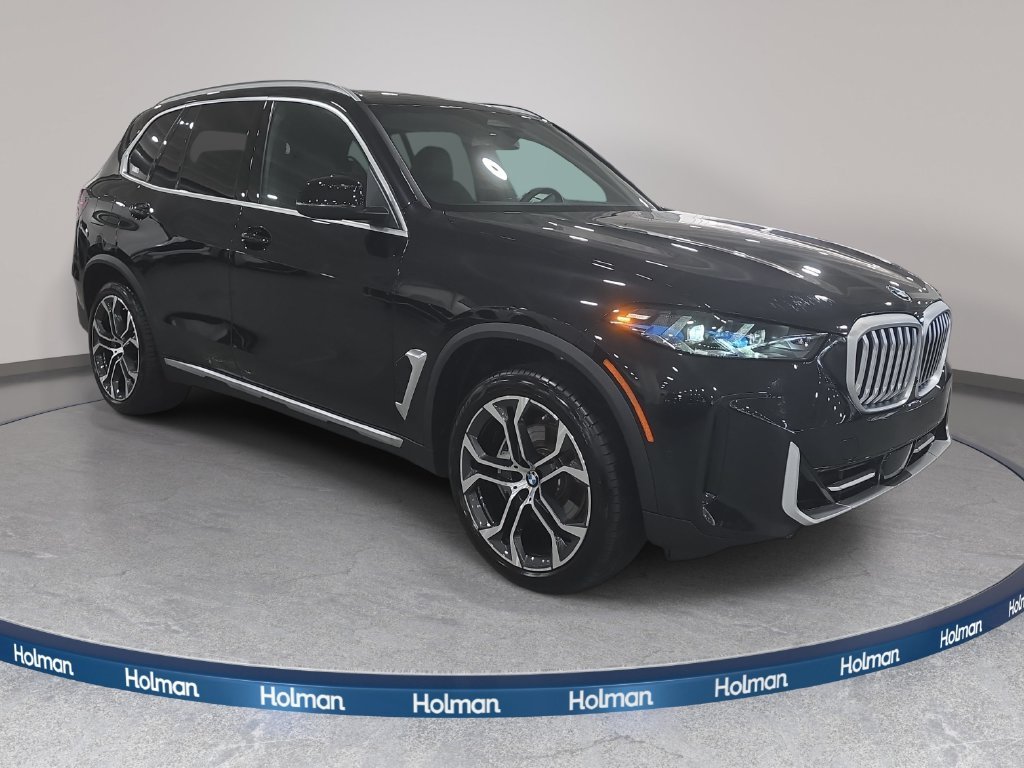 Used 2026 Black Sapphire Metallic BMW sDrive40i image 3