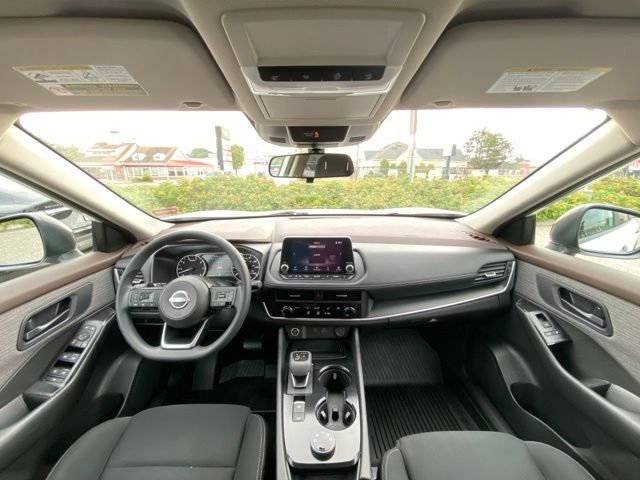 Used 2023 Glacier White Nissan S image 18
