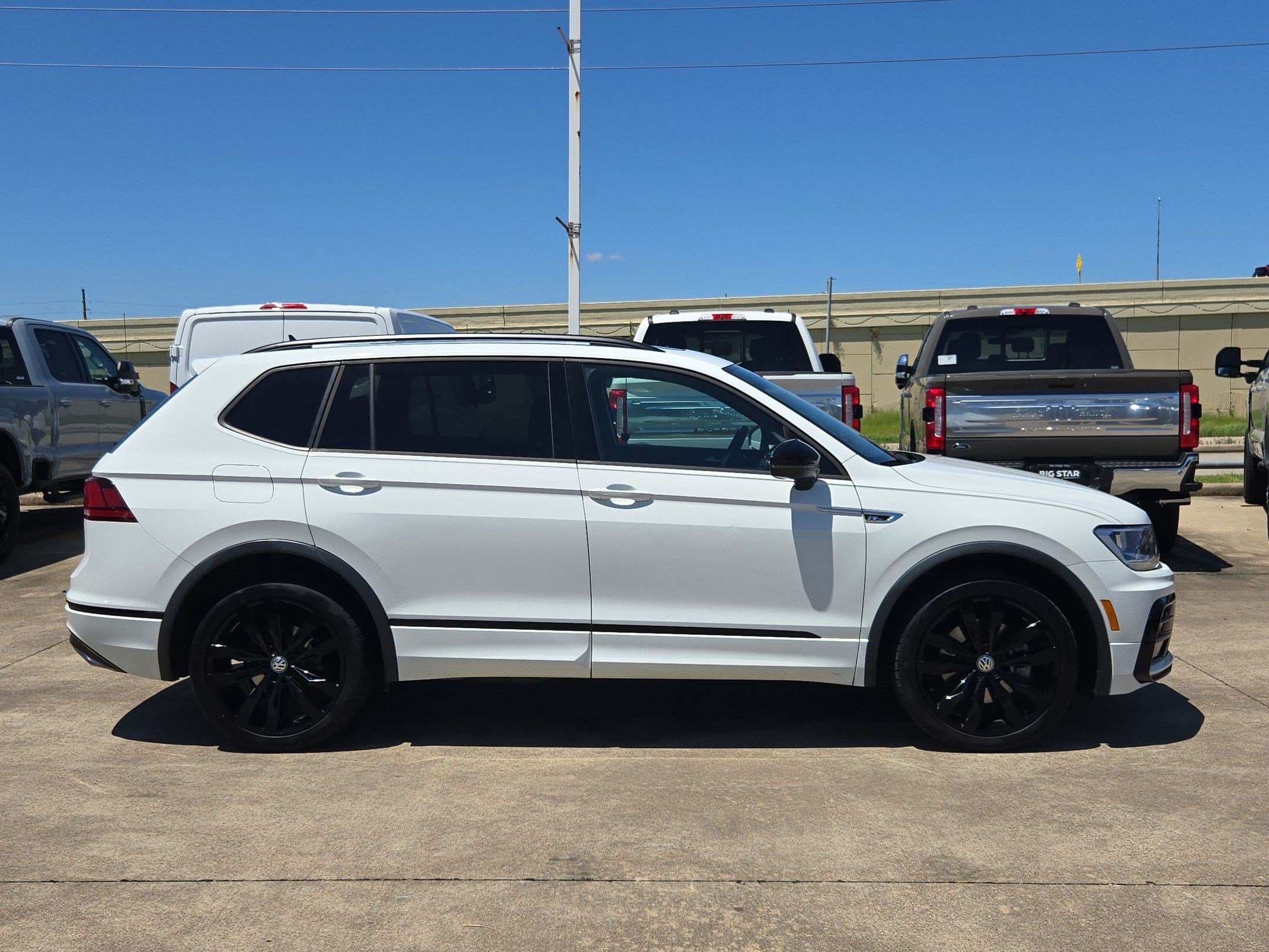 Certified 2020 Volkswagen Tiguan SE R-LINE BLACK with VIN 3VV2B7AX3LM166071 for sale in Manvel, TX