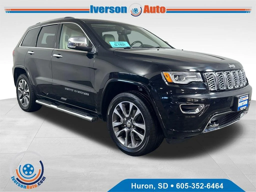 Used 2018 Diamond Black Crystal Pearlcoat Jeep Overland image 1