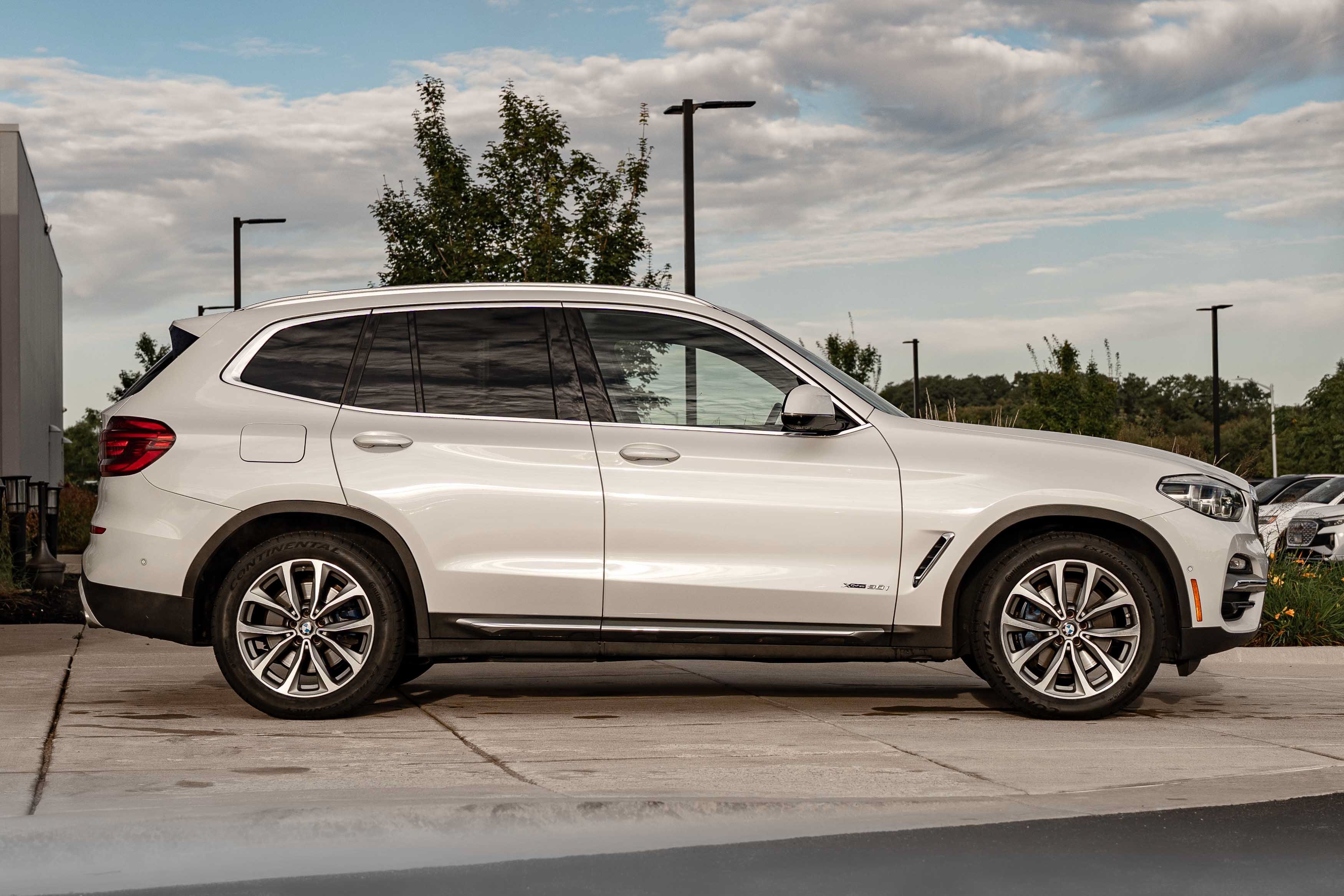 Used 2018 Mineral White Metallic BMW xDrive30i image 3