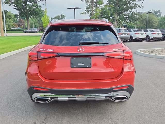 New 2027 MANUFAKTUR Patagonia Red Metallic Mercedes-Benz GLC300 image 4