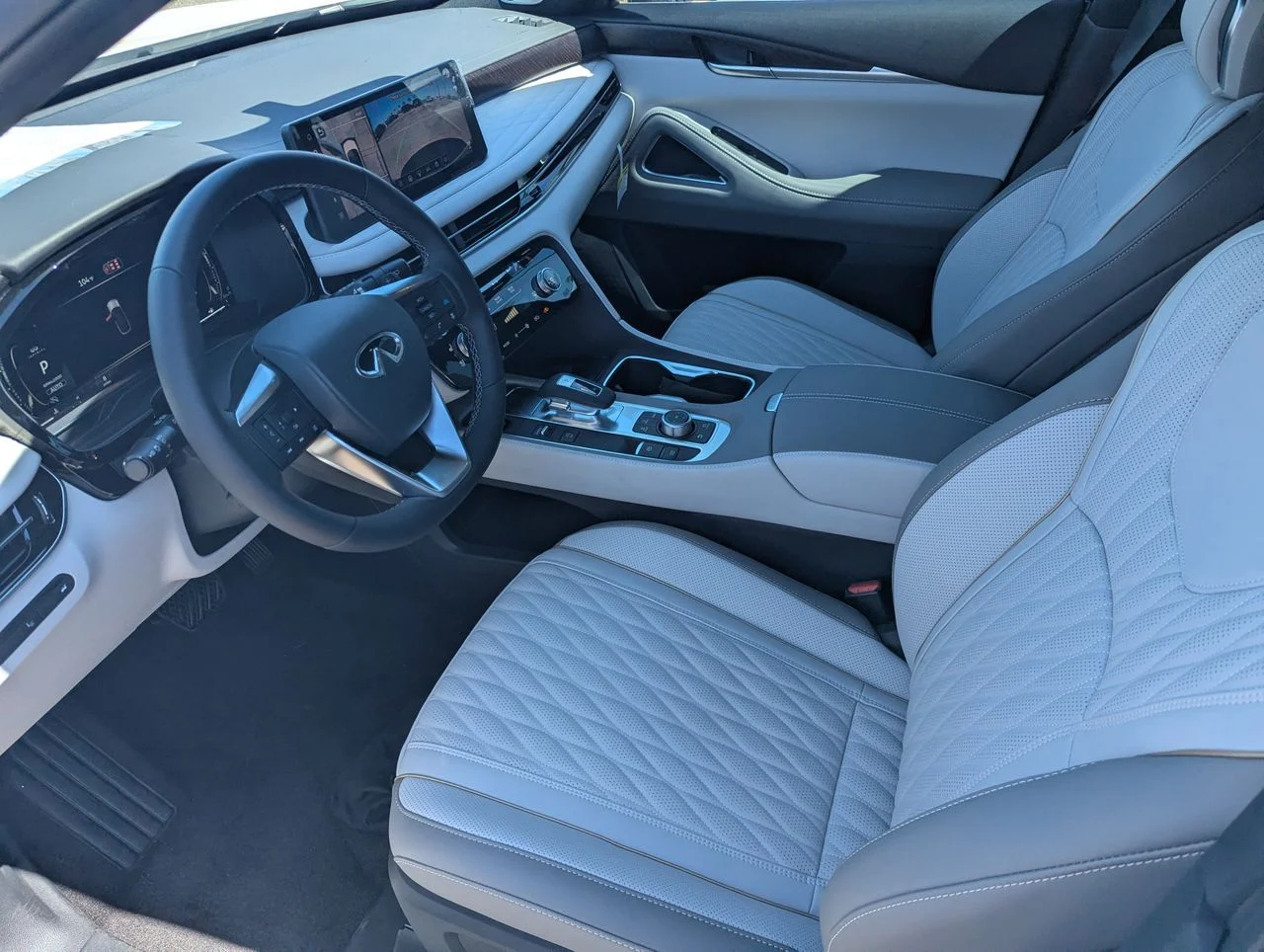 New 2027 2T RAD WHT INFINITI Autograph AWD image 11