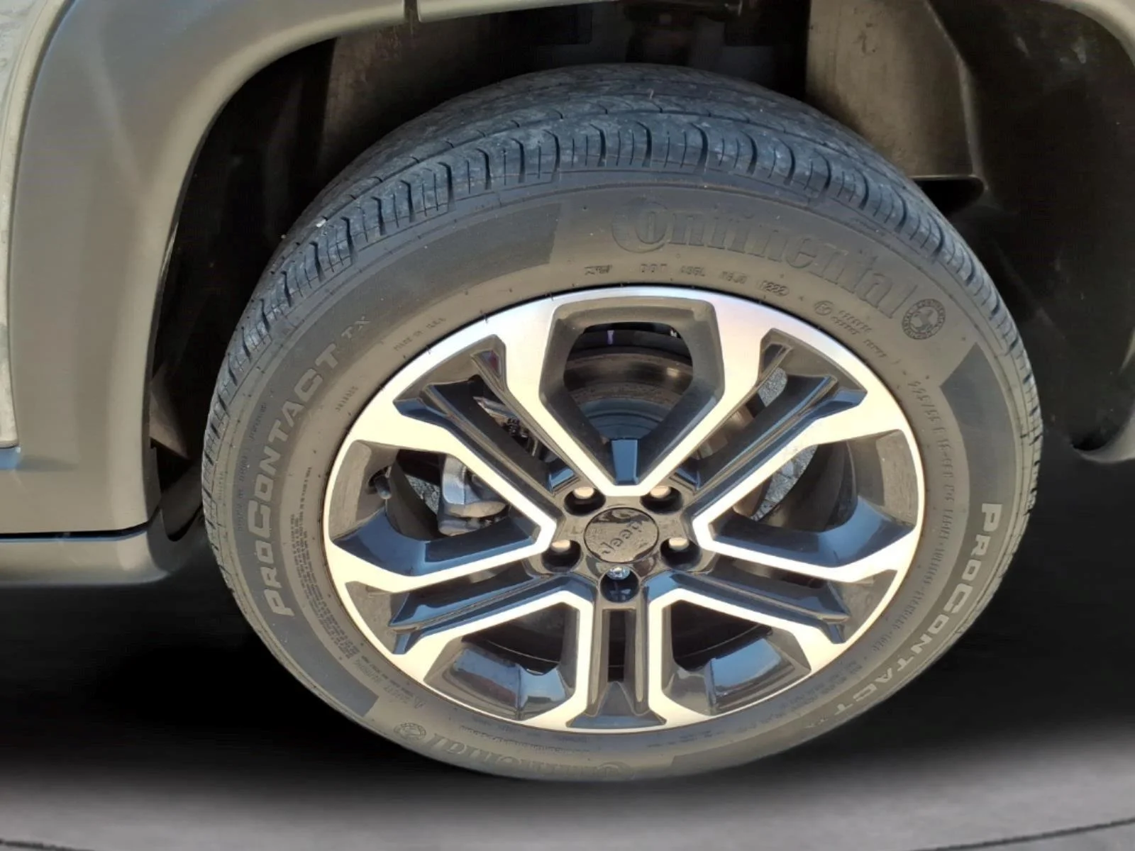 Used 2022 Sting-Gray Clearcoat Jeep Limited image 10