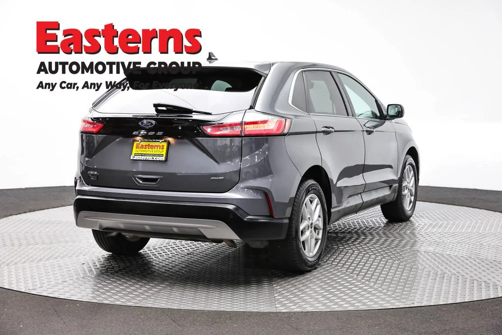 Used 2023 Gray Ford SEL image 5