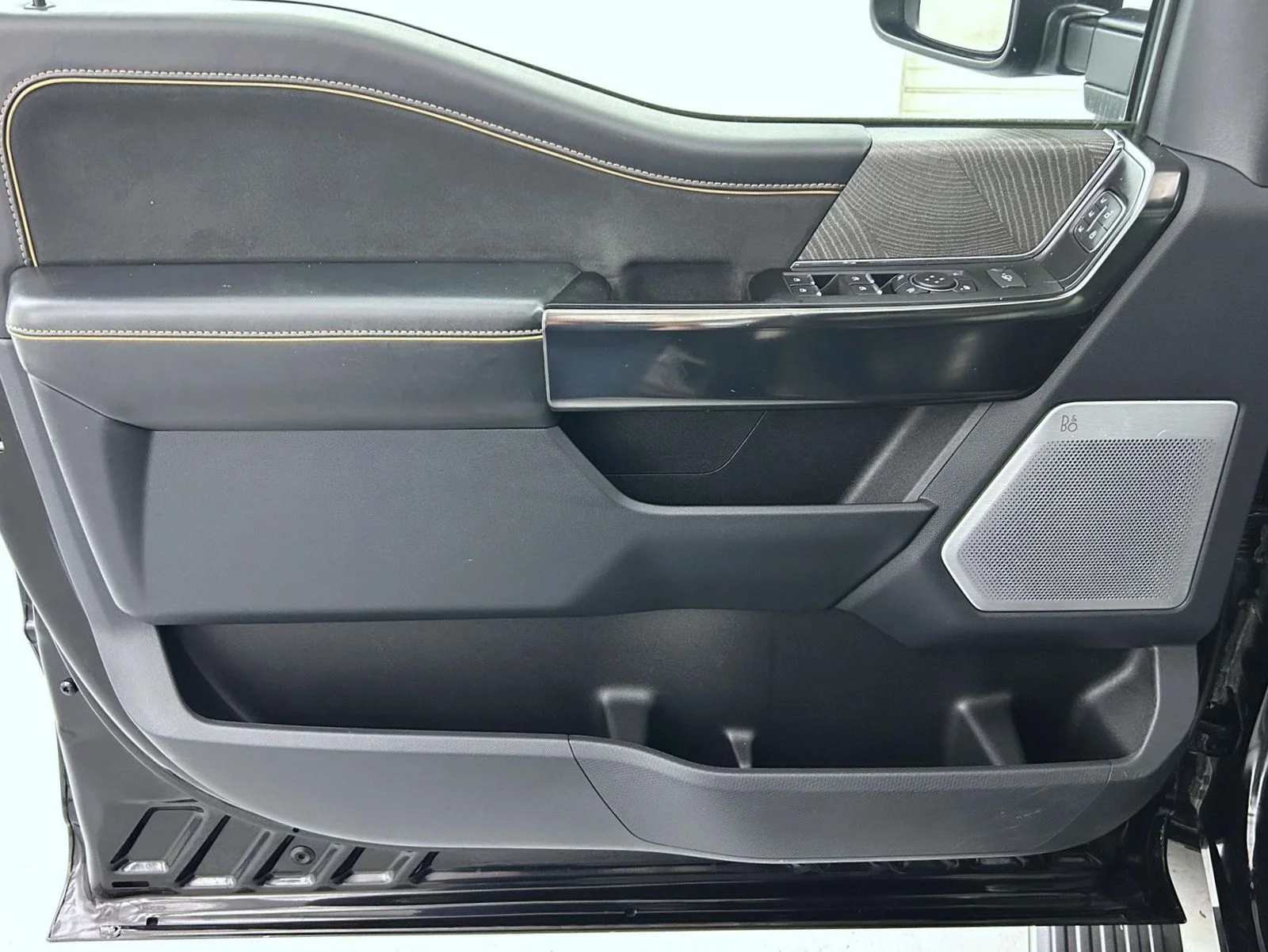 Used 2022 Black Ford Platinum image 10